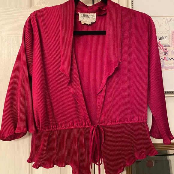 Red pleated blouse - Picture 1 of 3